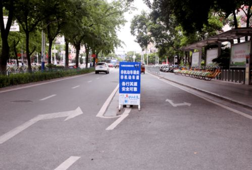 桂林市區(qū)21個(gè)路口道路交通設(shè)施煥新，城市交通邁上新臺階